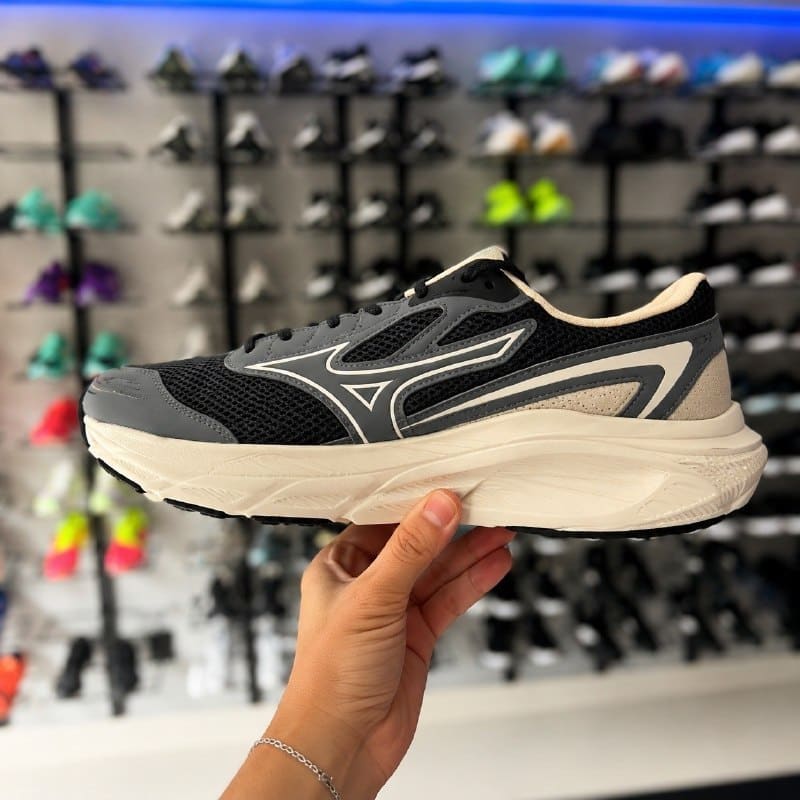 MIZUNO NÃO LANÇA TÊNIS FEIO